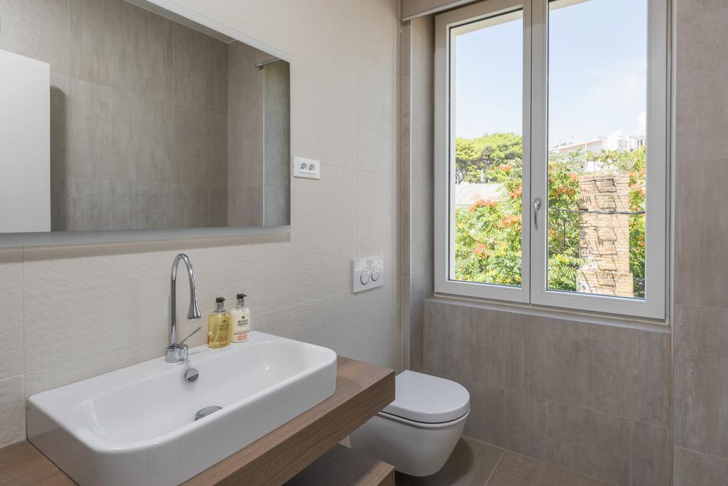 Riva Agava Split Waterfront Apartment Exterior photo